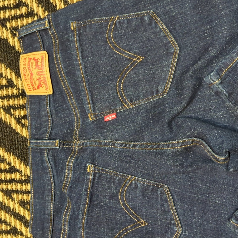 Levi's classic boot cut dark wash size 4